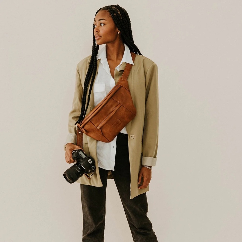 Kindly Photographers Sling Leather Crossbody in Tan Brown